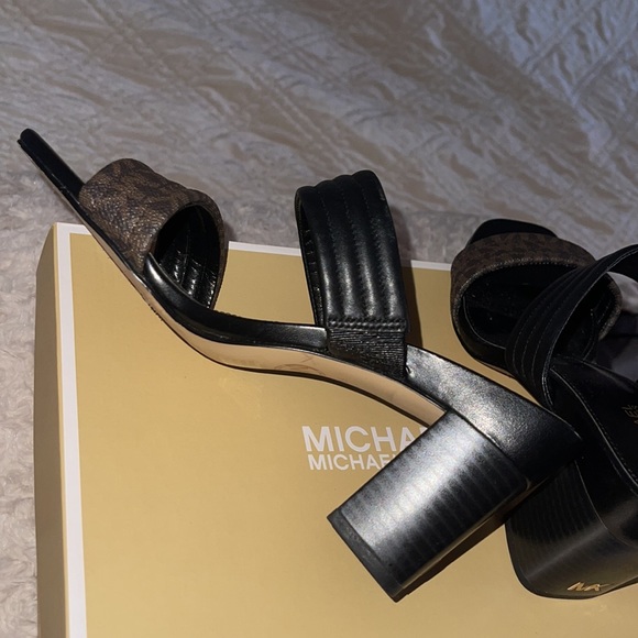 Woman’s MK shoe - Picture 6 of 6